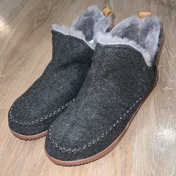 Urban Outfitters Other - Urban Outfitters Style Mens Slippers